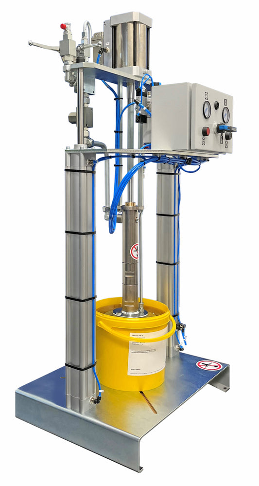 Zweisäulige Fasspumpe für Fett mit Folgeplatte für Hobbocks und Fässer bis 80 kg - Ansicht Seite mit Materialanschluss